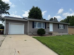 1002 Battles Dr, Maquoketa, IA 52060