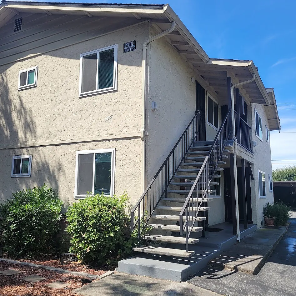 2 bed, 700 sqft, $2,400 — Photo 2