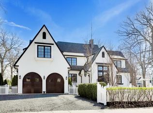 91 Abbottsford Rd, Winnetka, IL