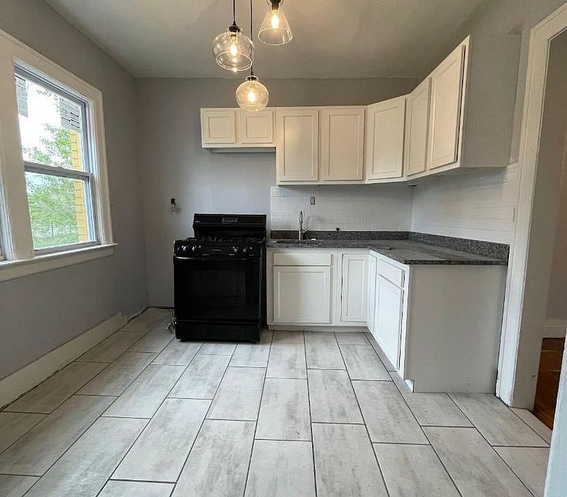 1st image of 2135-2137 Lakewood Ave #2135