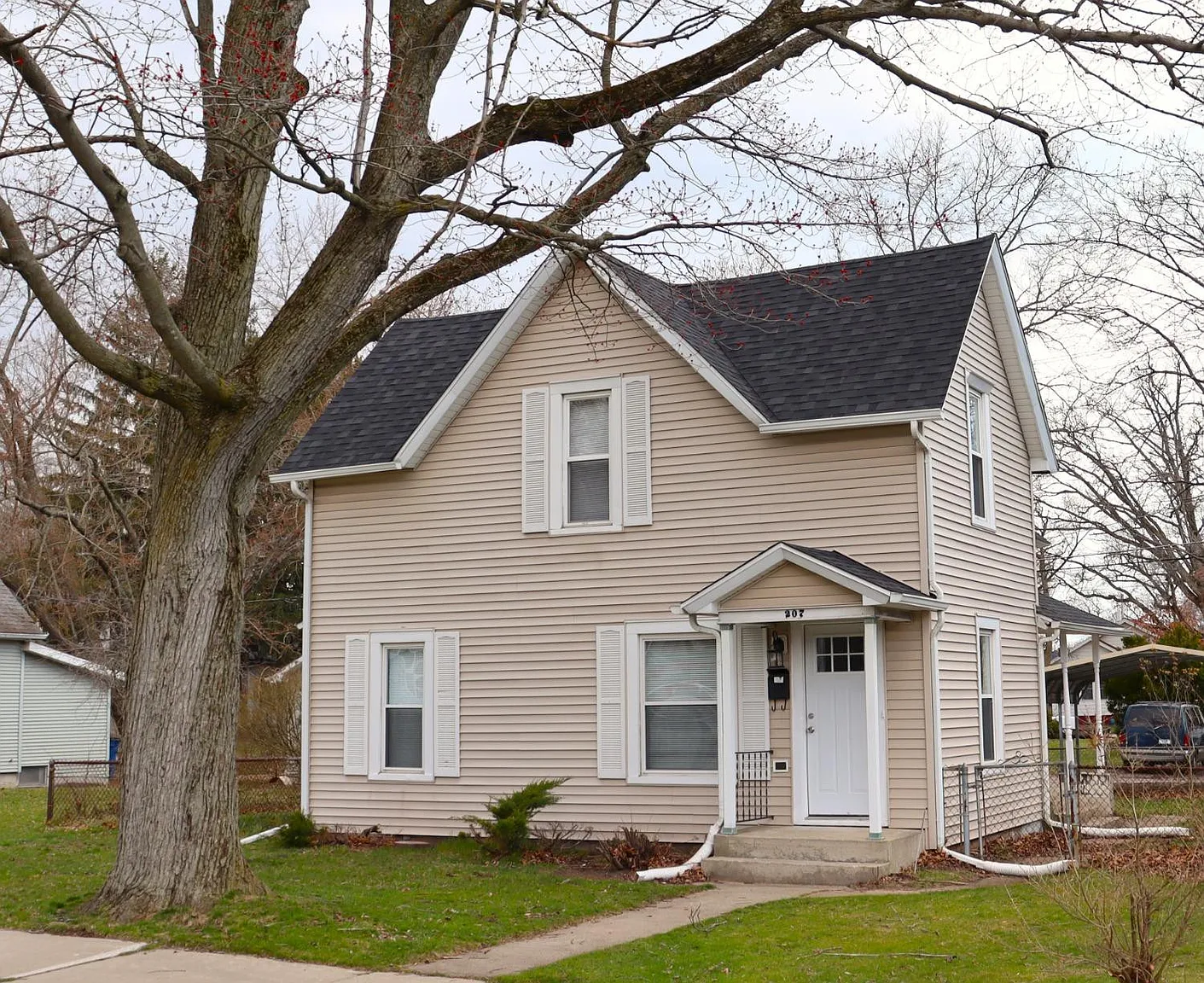 207 S Dickson St photo 1