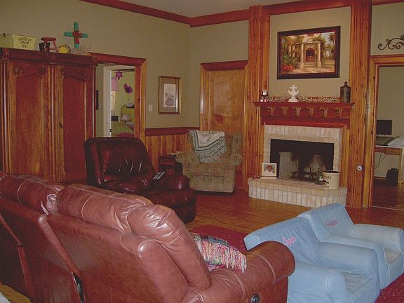 2nd image of 4005 Moorhead Dr