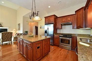 4th image of 139 Chelsea Dr
