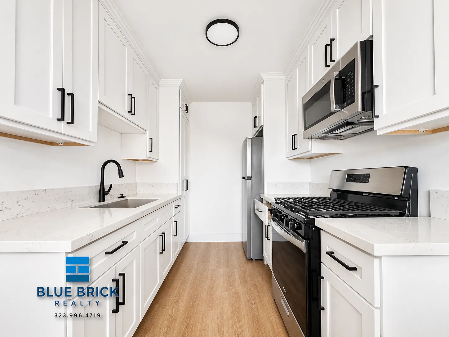 Charming 1-Bedroom with Central A/C, Garage Parking & Hardwood Floors — Photo 3
