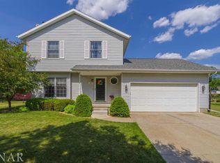 21 Reading Rd, Bloomington, IL 61701