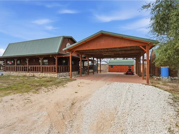 113 Spring Ranch Rd, Floresville, TX 78114
