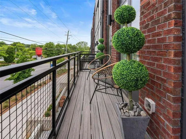 1275 Chelsea Cir NW, Atlanta, GA 30318