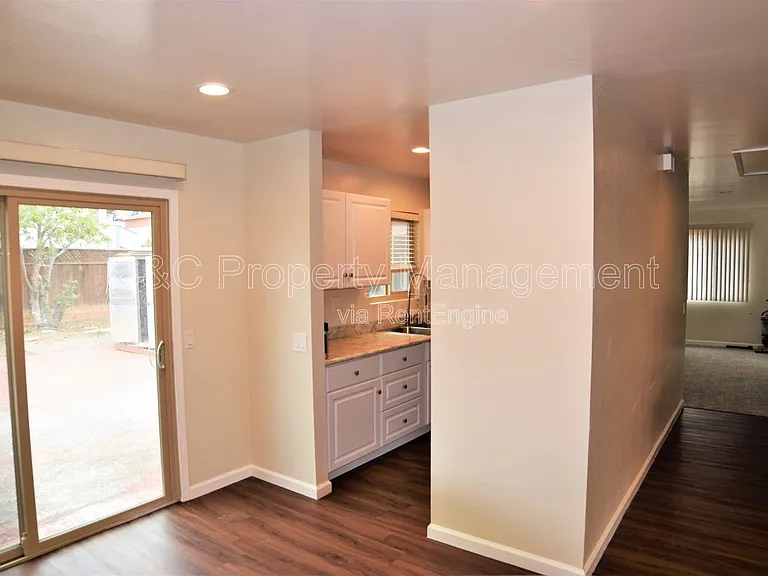1695 Hilby Ave — Photo 8