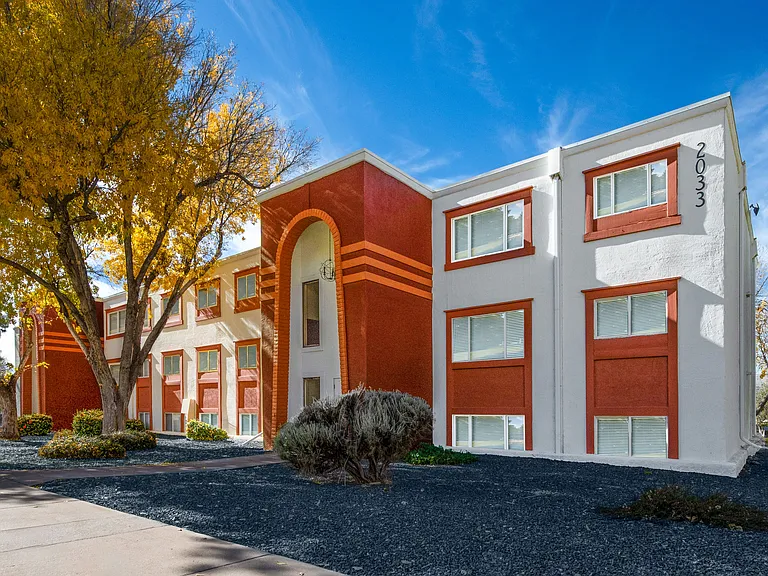 Artista Apartments — Photo 8