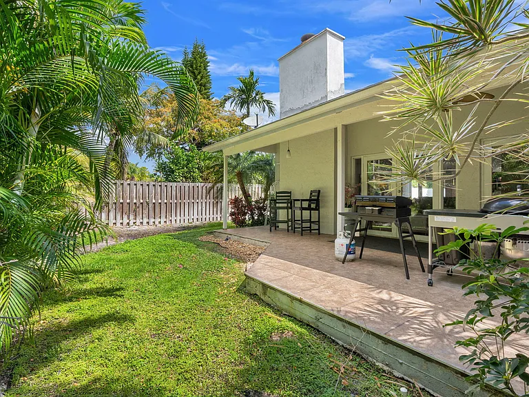 2956 Florida Blvd — Photo 21