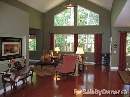 Expansive Great room
						:
						Wood floors. Picture niche. Lots of windows w/natural light. 2 ceiling fans.