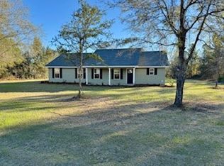 121 Red Gate Rd, Waynesville, GA 31566