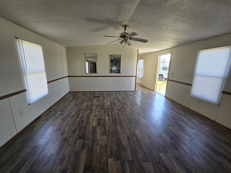 Oak Creek Estates MHC — Photo 39