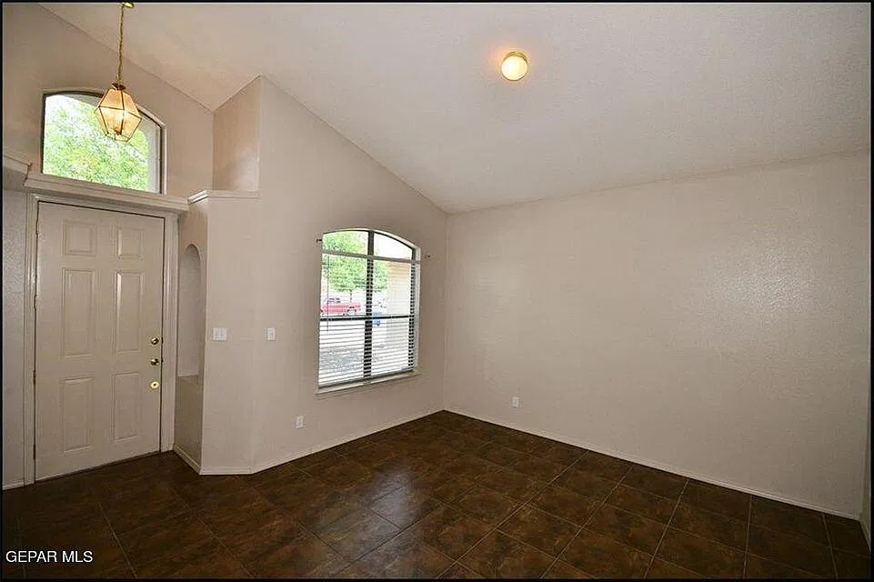 3 bed, 2.5 bath, 1537 sqft, $1,800 — Photo 4