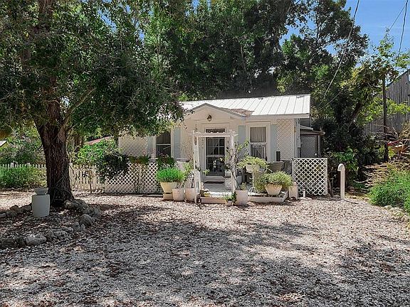 2nd image of 2562 Ashton Rd