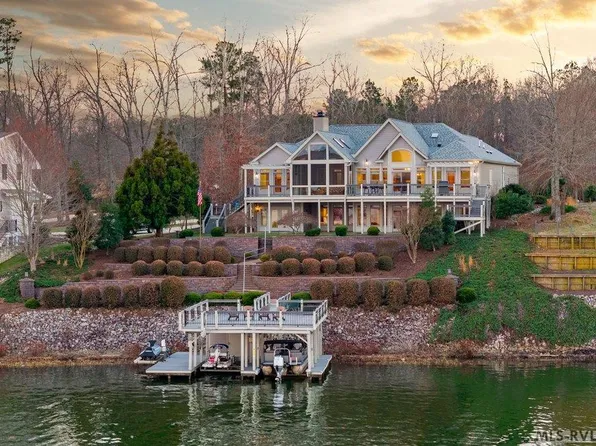 206 N Robinson Dr, Macon, NC 27551