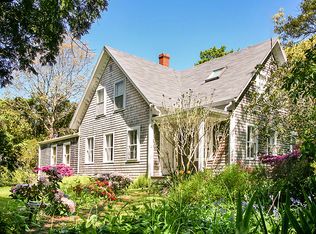 33 Woodlawn Ave, Tisbury, MA 02568