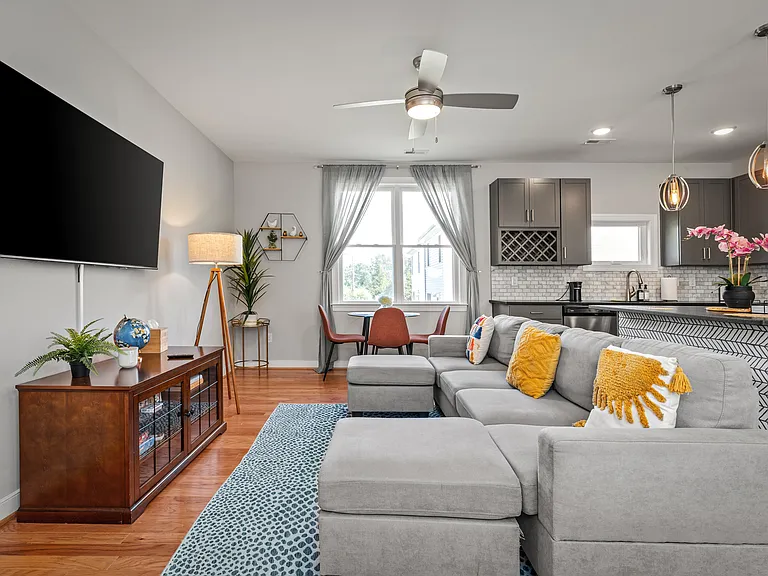 2511 Porter St #1 — Photo 1