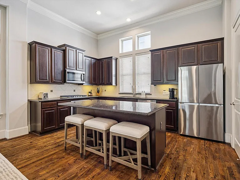 2048 Fannin Sta S — Photo 16