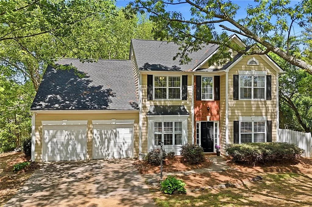 4 bed, 2.5 bath, 2541 sqft, $2,900 — Photo 1