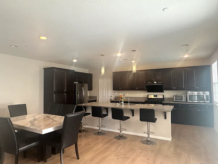 6062 Rosewood Way — Photo 3
