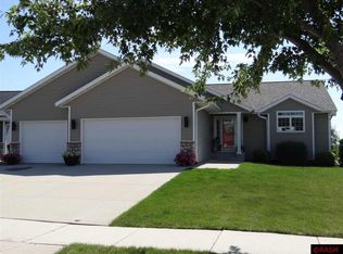 137 Flagstone Ln, Mankato, MN 56001