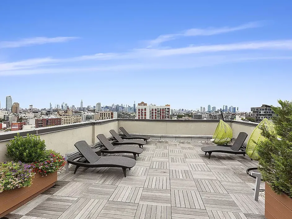 573 Metropolitan Avenue — Photo 4