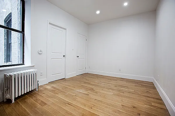 234 E 4th St #6 — Photo 4