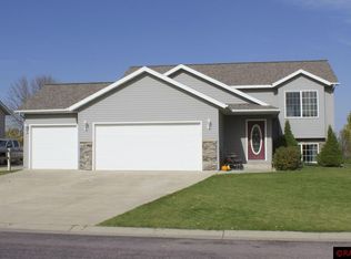 122 4th St, Nicollet, MN 56074