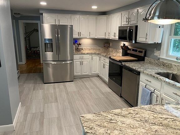 5th image of 82 Walnut St