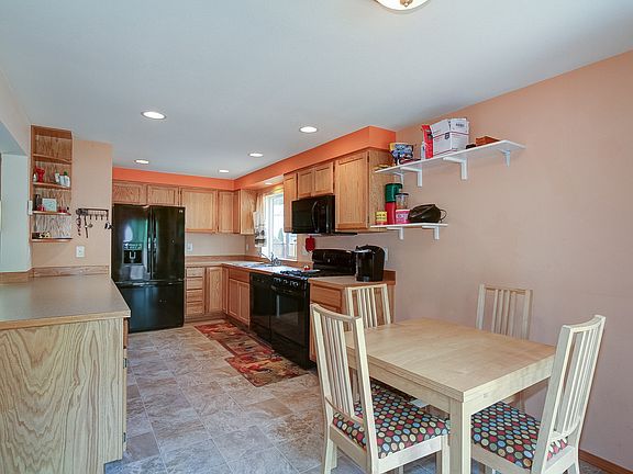 5th image of 424 Green Acres Pl
