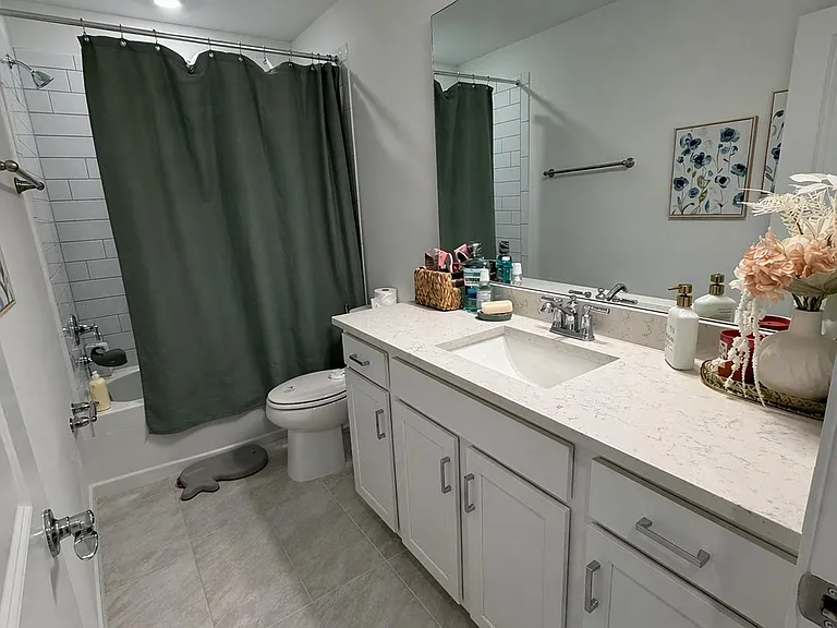 Upstairs Hall Bathroom