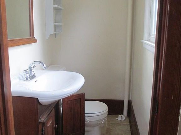 4th image of 36 Dill Ave NW