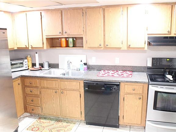 2nd image of 110 Lago Vista Blvd