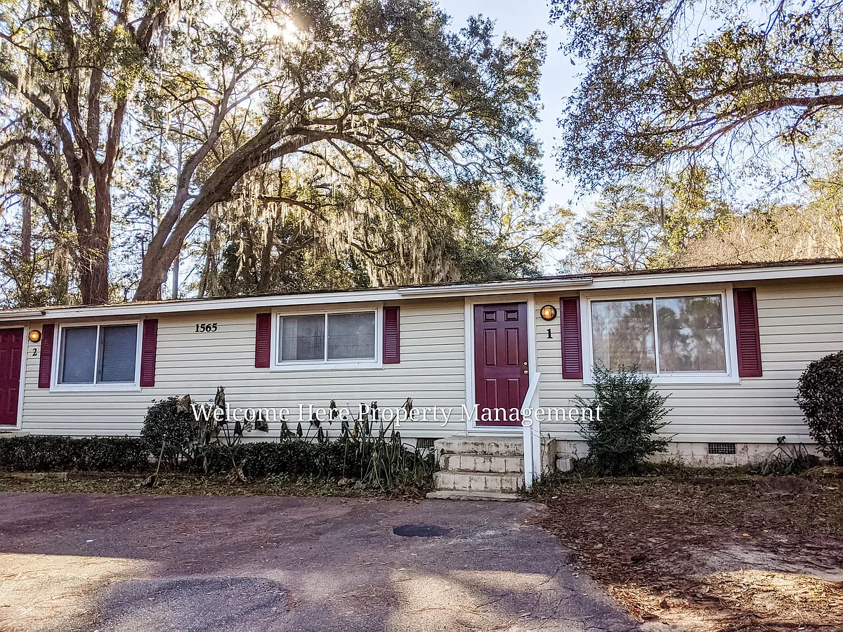 Building Photo - 1565 Coombs Dr #1