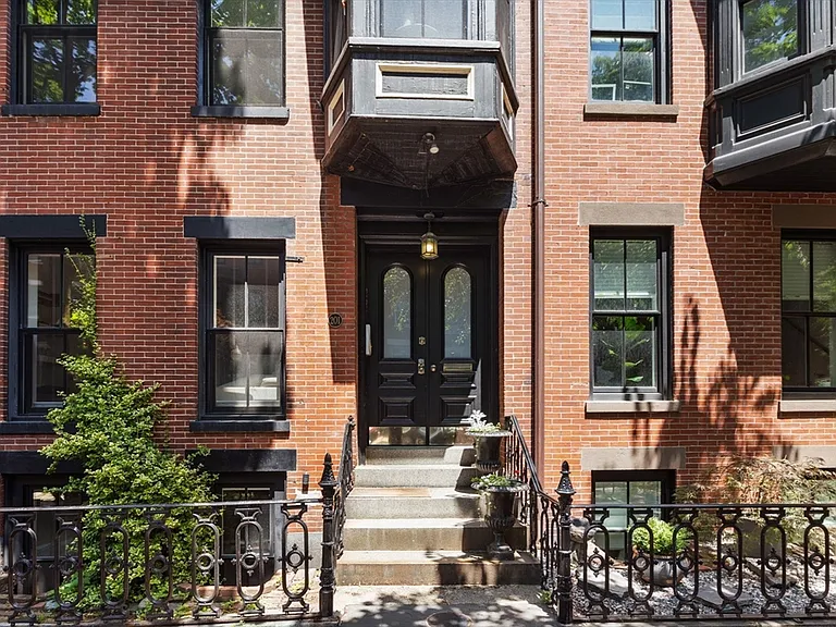 201 W Springfield St #3 — Photo 30