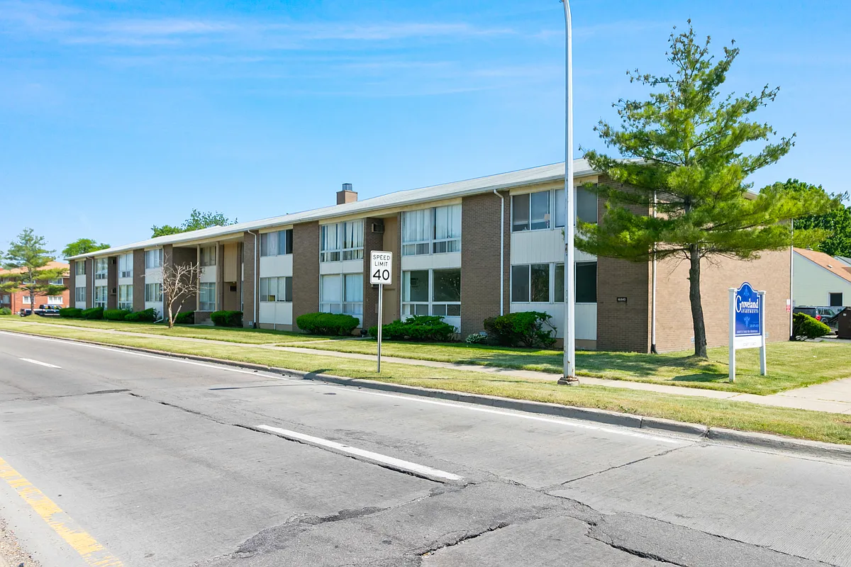 Building Photo - 16840 E Eleven Mile Rd #202