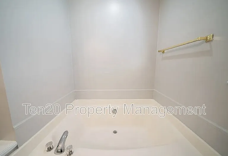 3007 Longmont Ln — Photo 18