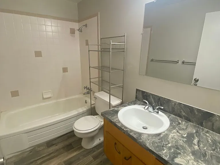 401 S Holly St — Photo 27