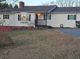 111 Rockwaller Ln, Jacksboro, TN 37757