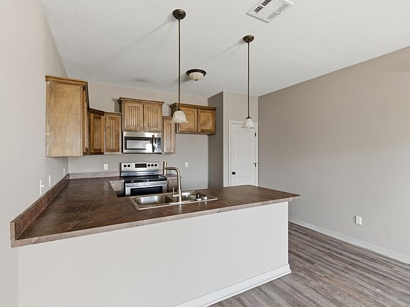 4th image of 101 W Capps St #D