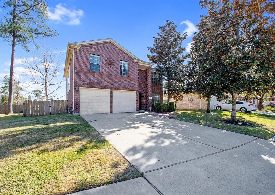 Welcome to 618 Cypresswood Trace! This home sits on a lot next to a large green space