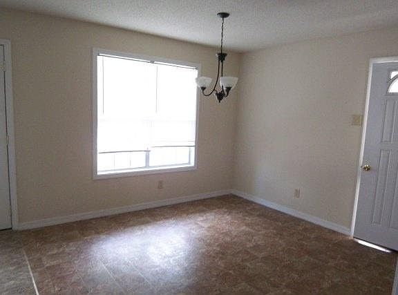 3rd image of 216 Drew Ave