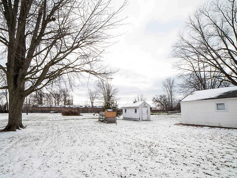 635 W Girard Ave — Photo 4
