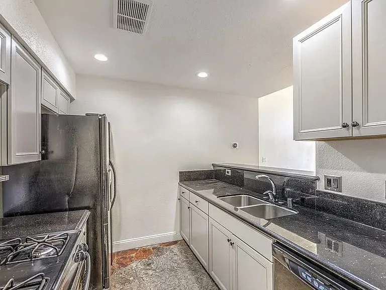 1425 Bow Creek Ct — Photo 19