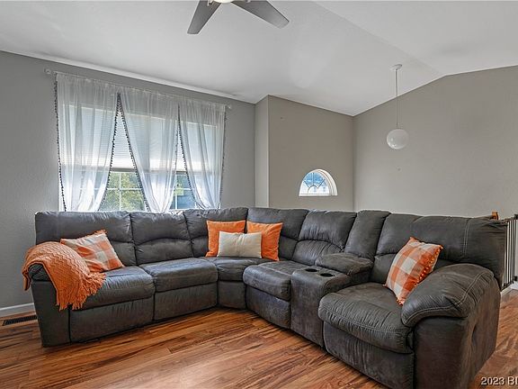 4th image of 73 Jamie Dr
