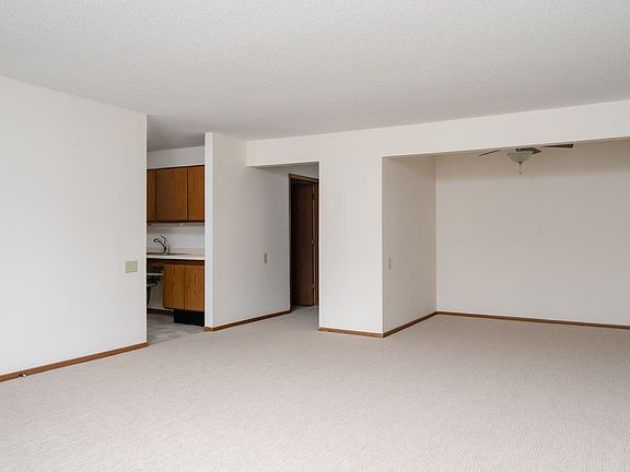 5th image of 2479 Woodcrest Dr #2476
