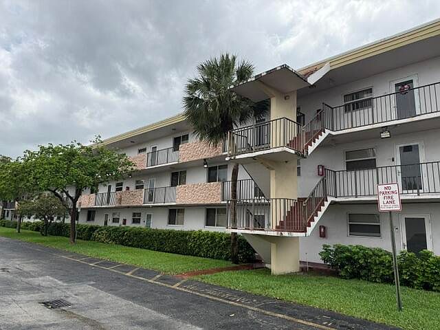 1st image of 6005 Del Lago Circle #305