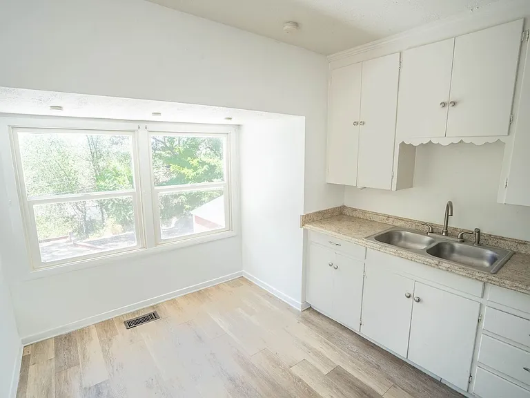 2941 Madison Ave — Photo 14