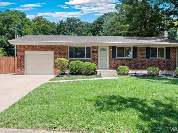 704 La Marite Dr, Ballwin, MO 63021